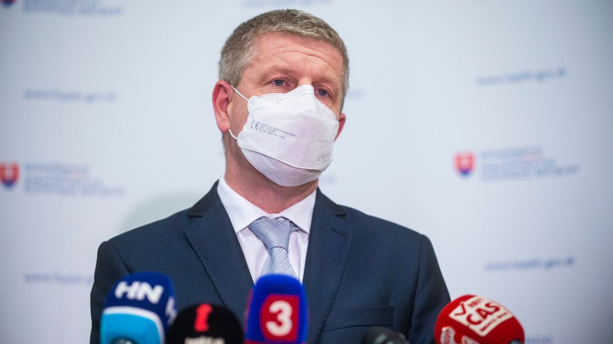Slovensko potvrdilo první tři případy nové varianty koronaviru omikron